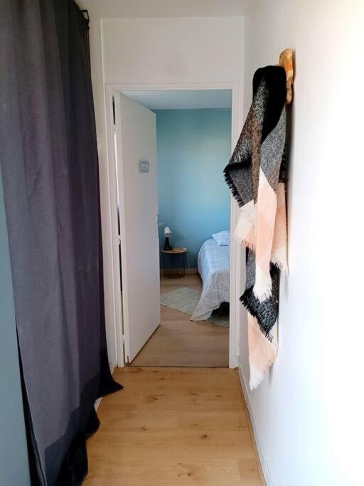 Le Cosy Plein Centre Avec Terrasse Apartment Meximieux Luaran gambar
